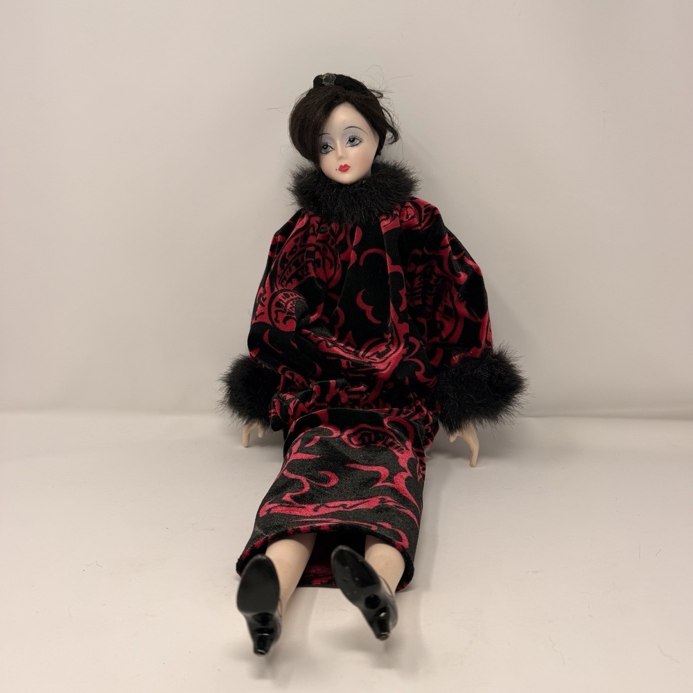 Vintage Style Porcelain Boudoir Lady Doll Red Black Fur Trim Damask Robe 19" - Picture 2 of 15
